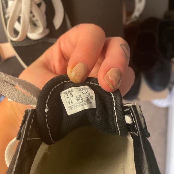 BRAND NEW PUMA TENNIS SHOES - Picture 4 of 4